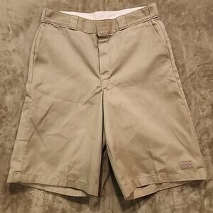 Dickies Men's Relaxed Fit Work Shorts, 13", Khaki, 34 Regular